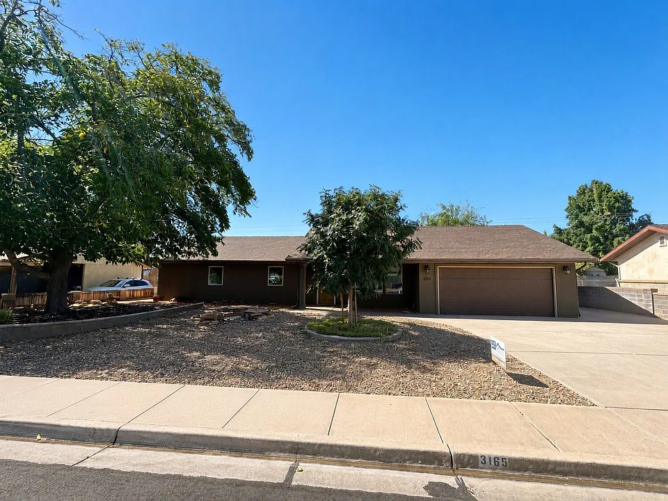 3165 Crestview Dr