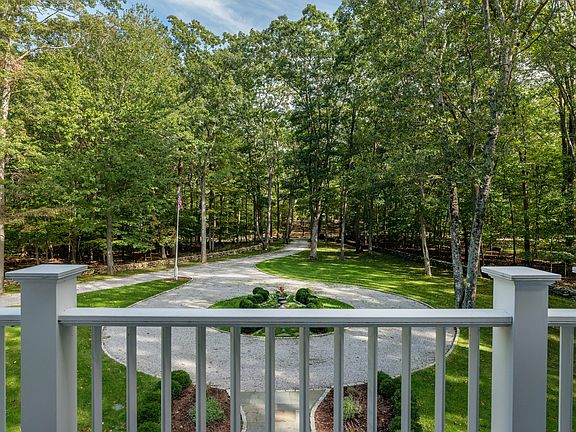 3rd image of 14 Stonewood Dr