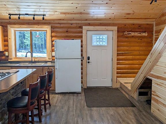 4th image of 8832 River Dr