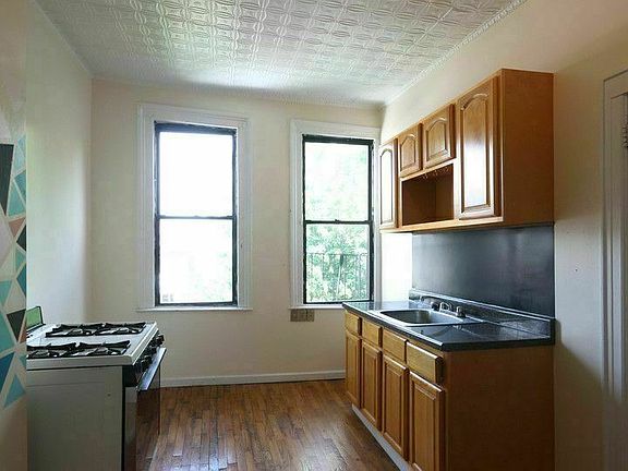 3rd image of 11 Locust St #4G