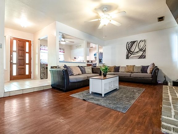 4th image of 916 E Royal Ann Avenue
