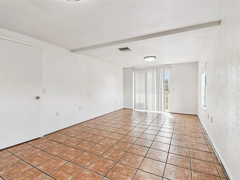 855 E Brandon Blvd — Photo 12