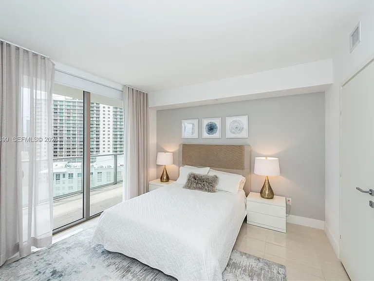1300 Brickell Bay Dr #2900 — Photo 12
