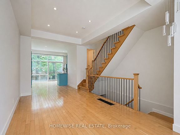 5th image of 476 King St E