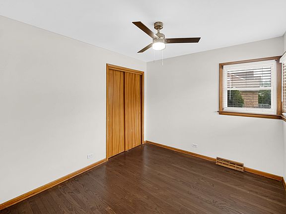 4th image of 4325 N Narragansett Ave