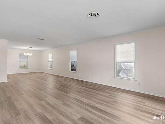 3rd image of 2713 Devon Rd