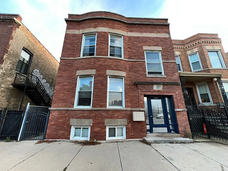 3105 W Diversey Ave #2R — Photo 1