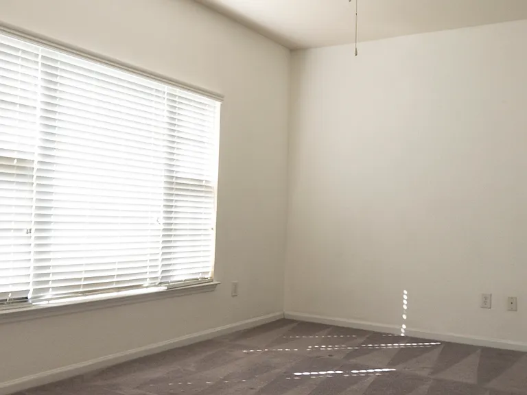 405 La Travesia Flora St #103 — Photo 8