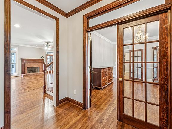 3rd image of 709 Cunningham Cir