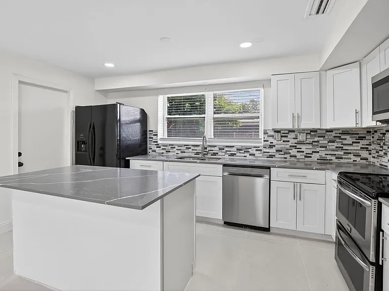 2630 SW 49th Ct #2630 — Photo 43