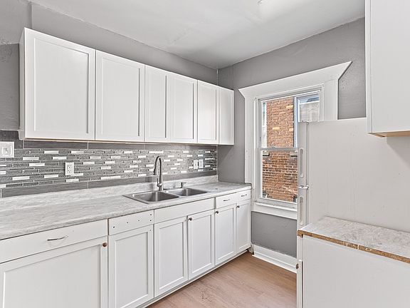 2nd image of 2045 Clements St #2