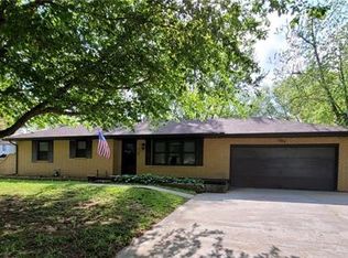 5902 Steven Dr, Saint Joseph, MO 64503