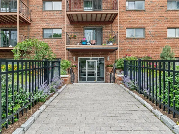 26 Waverly St APT 209, Brighton, MA 02135