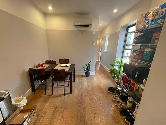 Rented by Delmark Realty LLC | media 34