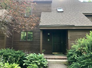 494 Acorn Ln, Shelburne, VT 05482