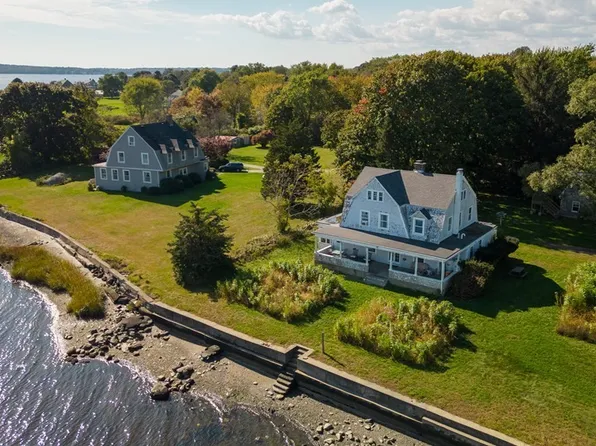 1366 Gardners Neck Rd, Swansea, MA 02777