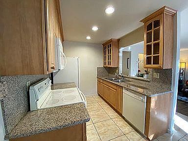 5th image of 1488 4 Oaks Cir