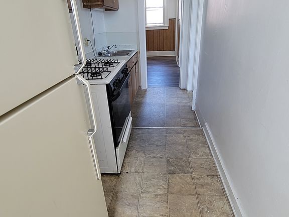 3rd image of 324 W 9th St APT 3A