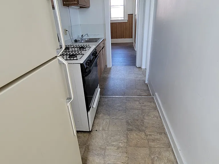 324 W 9th St — Photo 3