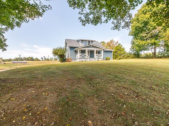 3rd image of 22760 Aven Ln