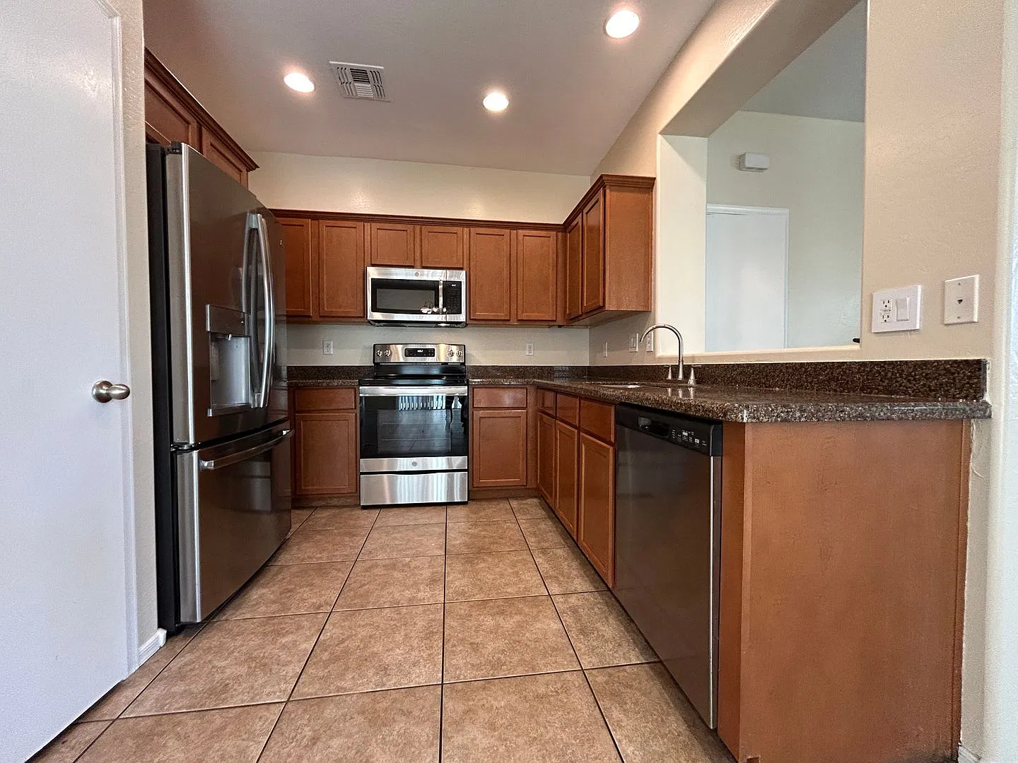 Charming 3 Bedroom, 2 Bath Home in Avondale — Photo 4