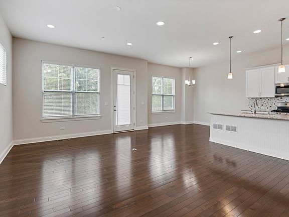 4th image of 134 N Easton Ct
