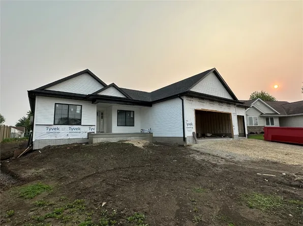 224 Meadow Breeze Ln, Center Point, IA 52213