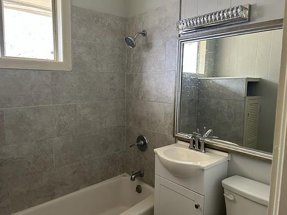 4th image of 550A Glenmore Ave #A