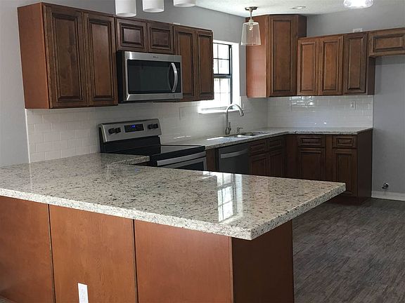 5th image of 217 Hackberry Dr
