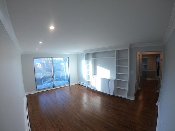 4th image of 7241 N Claremont Ave