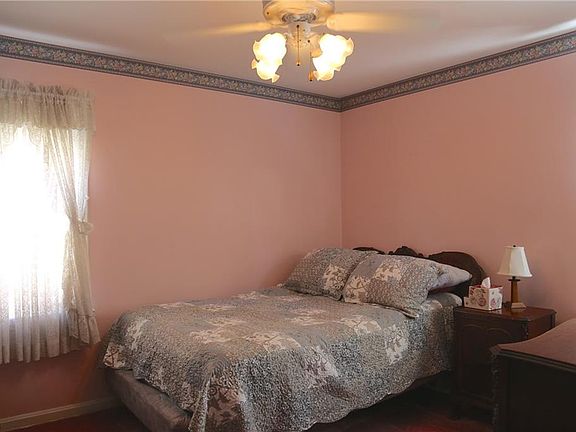 5th image of 8311 Pinegrove Ave