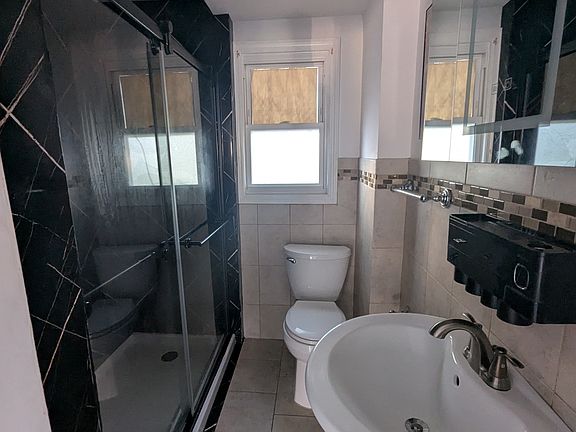 4th image of 1029 E Blancke St