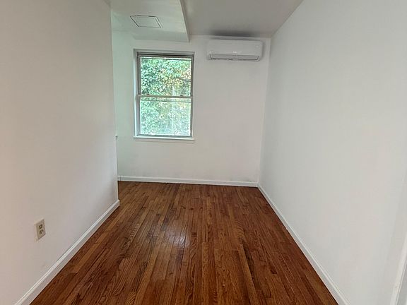 4th image of 1398 Fulton Ave APT 2