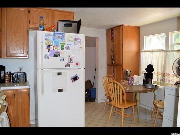 3rd image of 831 S Green St