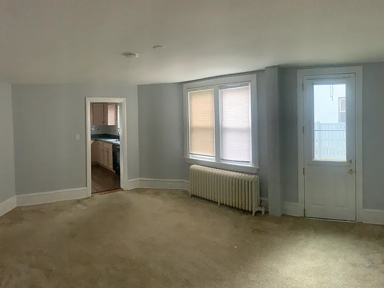 328 E King Street — Photo 9