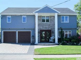 98 Jeffrey Ln, Oceanside, NY 11572