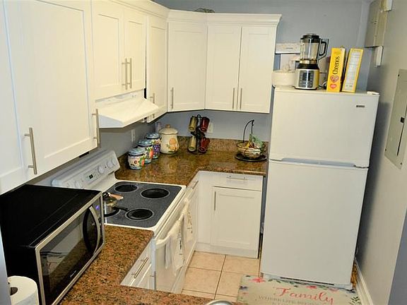 2nd image of 1120 Cypress Way E