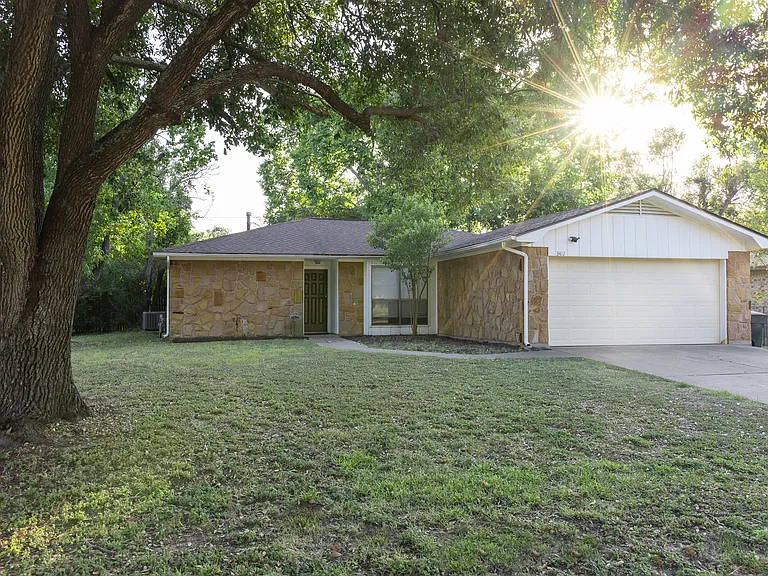 3412 Coastal Dr — Photo 1