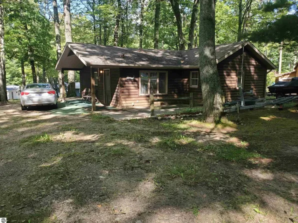 5281 Park Ln, Harrison, MI 48625