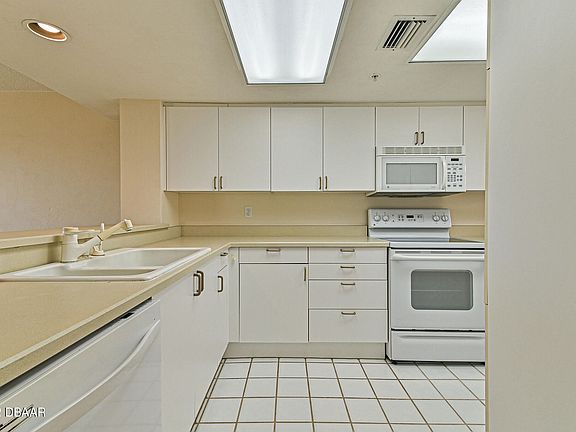 3rd image of 3 Oceans West Blvd APT 6B6