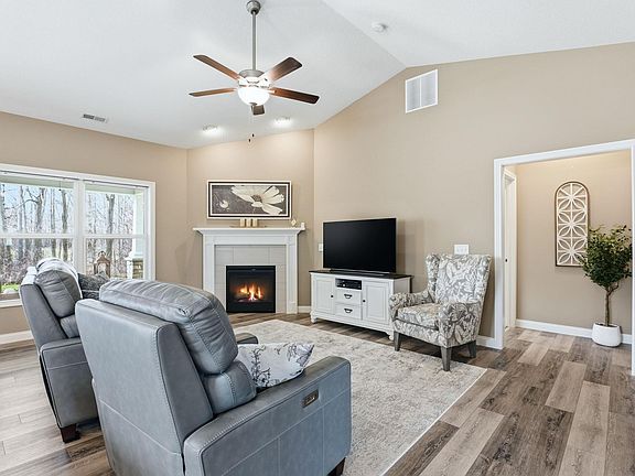 5th image of 1483 Stratford Dr