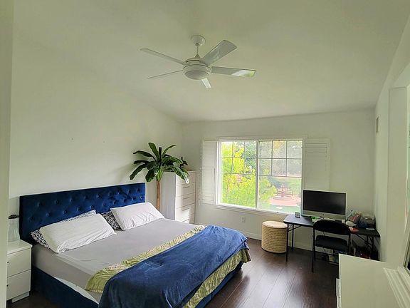 3rd image of 12087 World Trade Dr Unit 4