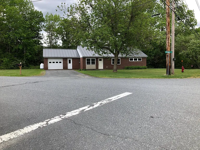 2 Memorial Dr — Photo 3