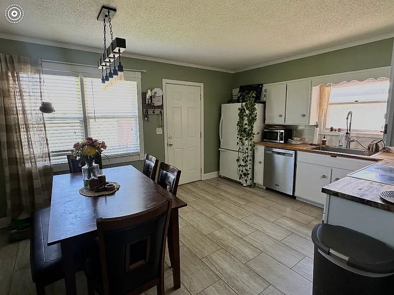 4200 Metropolis Lake Rd — Photo 5