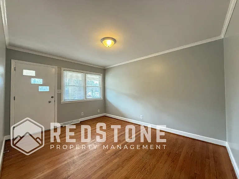 2120 Young St — Photo 2