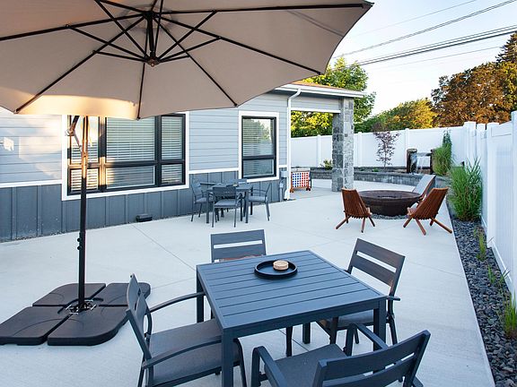 Gas Firepit and Dining Area