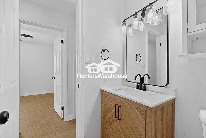 1818 Indian Creek Ct — Photo 16