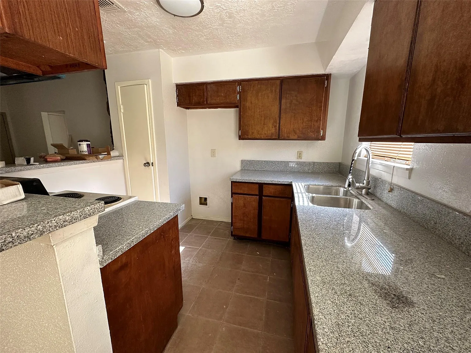 2 bed, 2.0 bath, 1044 sqft, $1,450 — Photo 3