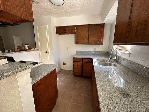 3rd image of 14846 Waterside Dr