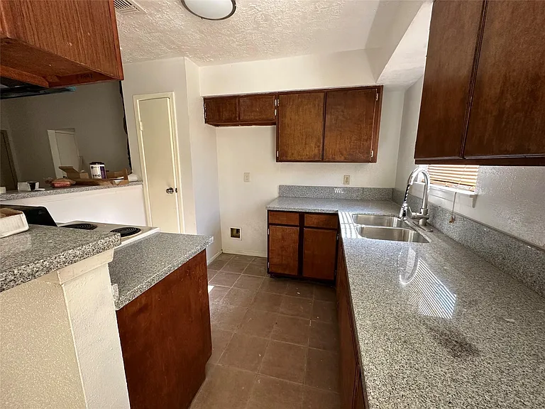 14846 Waterside Dr — Photo 3
